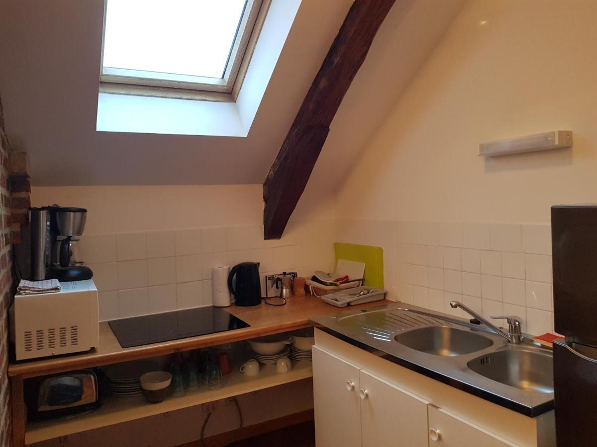 De La Tour Apartment *